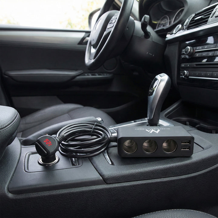 Maclean Auto-Zigarettenanzünder-Steckdosen-Verteiler, Voltmeter, 3 Zigarettenanzünder-Steckdosen, 4xUSB, 4,8A, max 120W, schwarz, gummiert, MCE117