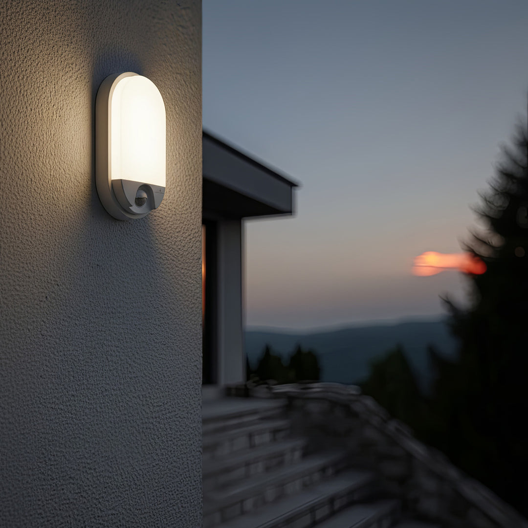 Maclean MCE340 LED-Lampe mit Infrarot-Bewegungssensor Wandleuchte Innen-/ Außenbeleuchtung 1100lm 15W IP54 Weiß