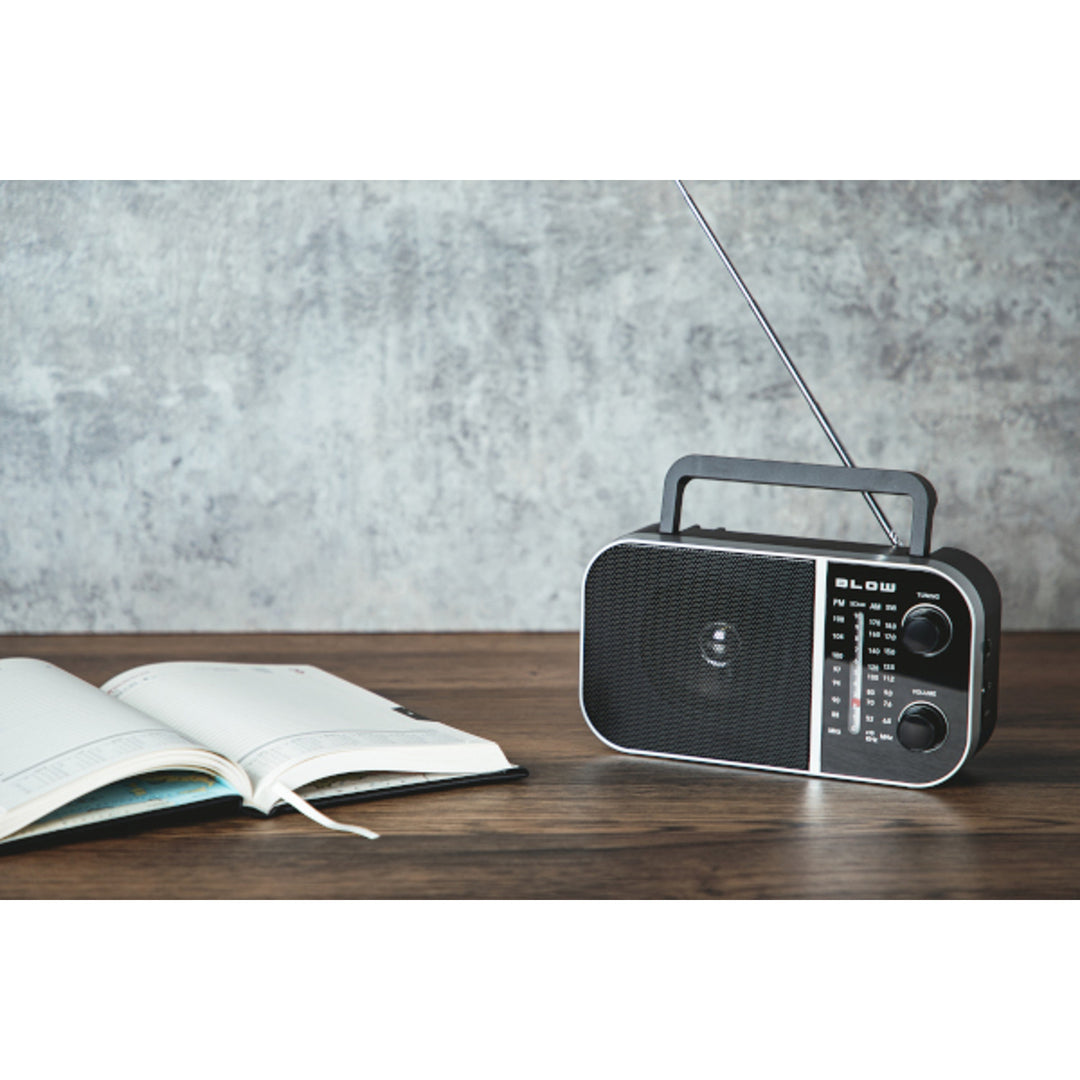 Tragbares analoges Radio AM/FM RA6 batterie- und netzbetriebener Blow