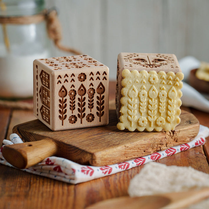 Goody Woody gravierter Kuchenwürfel, 6 cm, Buchenholz, 6 Motive, skandinavischer Stil