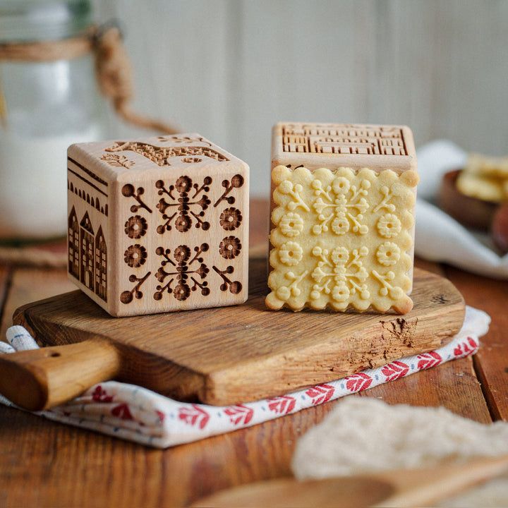 Goody Woody gravierter Kuchenwürfel, 6 cm, Buchenholz, 6 Motive, skandinavischer Stil