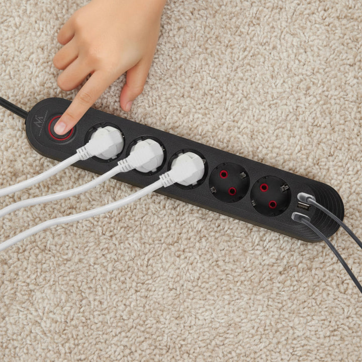 Maclean Steckdosenleiste, 5 Steckdosen-Verlängerungskabel + 3xUSB, 110-240V AC 50/60Hz, 2,1A max 2500W, 1,5m, schwarz, MCE395 B