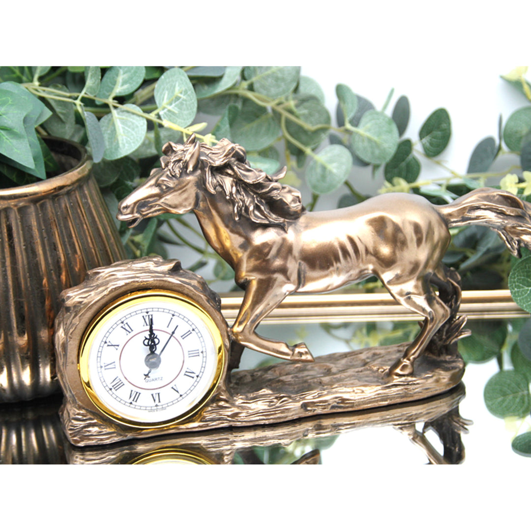 Galoppierende Pferdefigur, Uhr, braune Tischdekoration, Königin Isabel