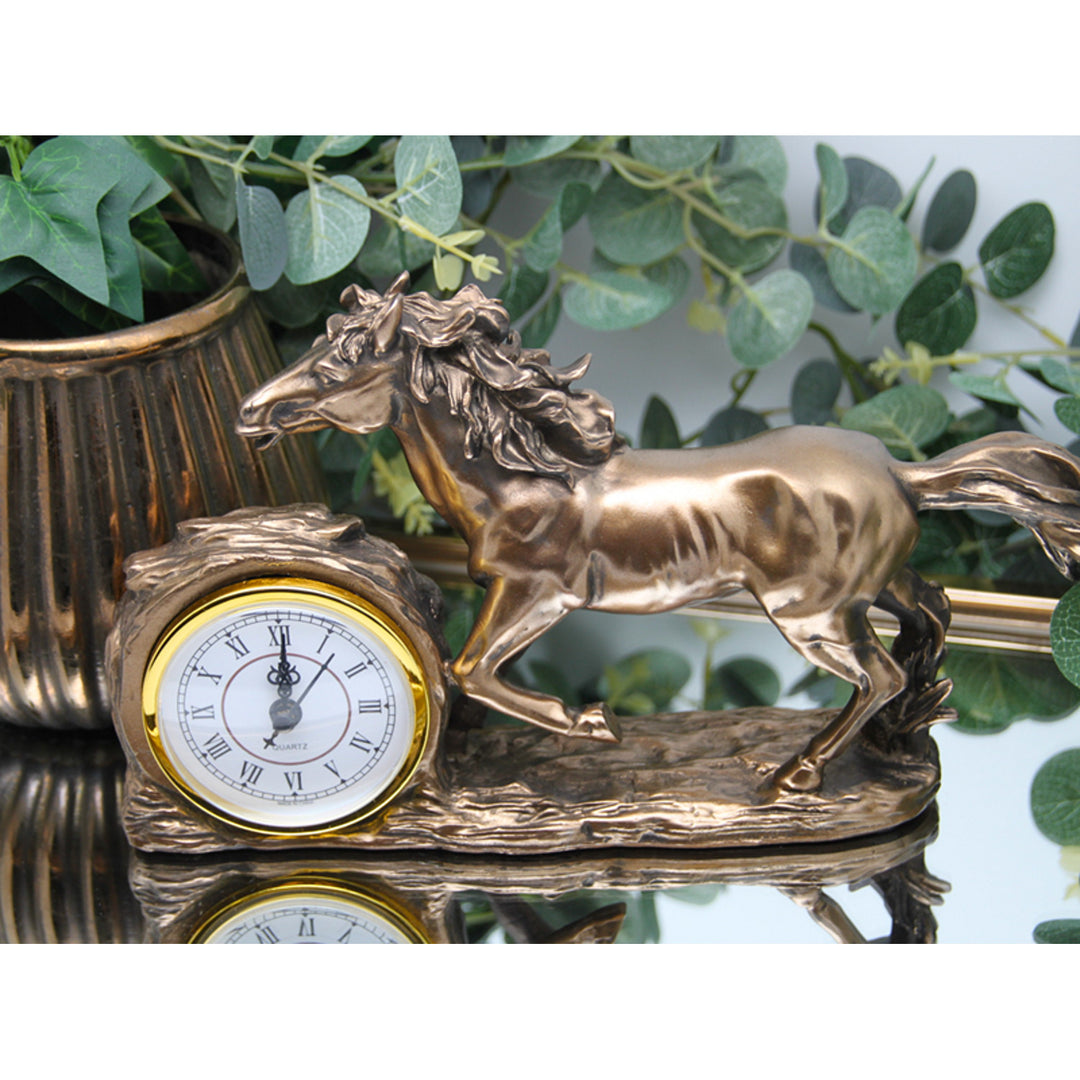 Galoppierende Pferdefigur, Uhr, braune Tischdekoration, Königin Isabel