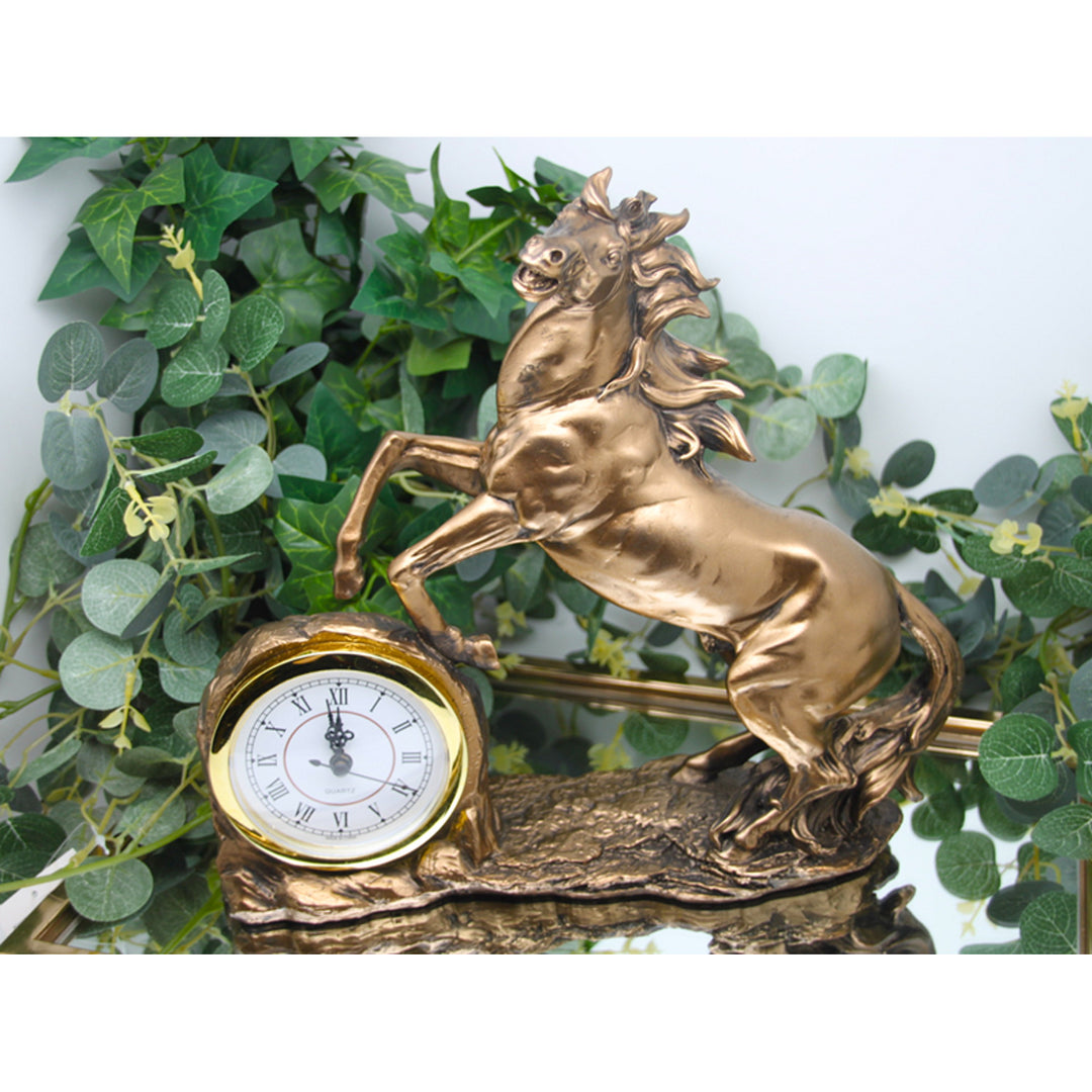 Steigendes Pferd, Uhr, Bronzeskulptur, römische Ziffern, Königin Isabel