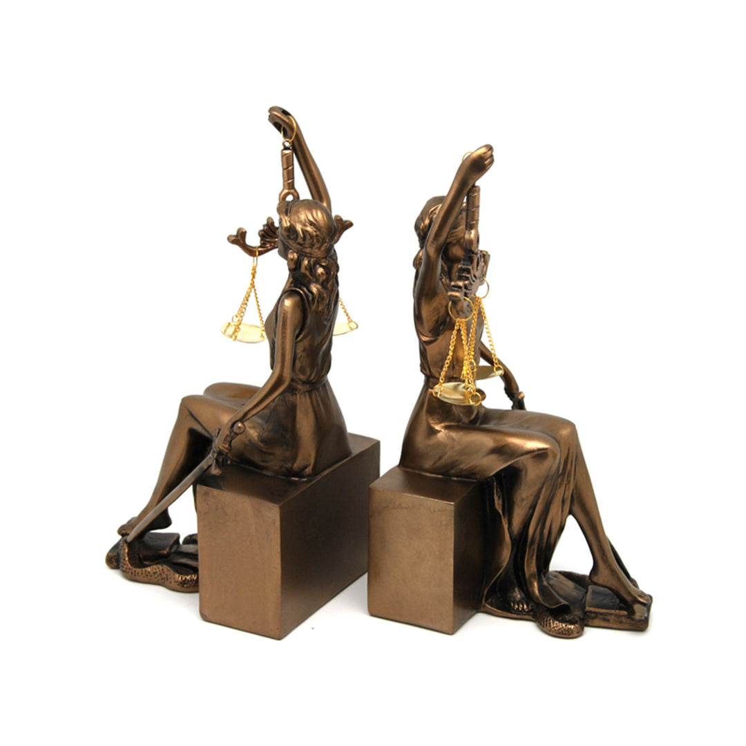 Themis-Figuren mit Waage und Schwert, Buchauflagen, Königin Isabel, 2 Stück