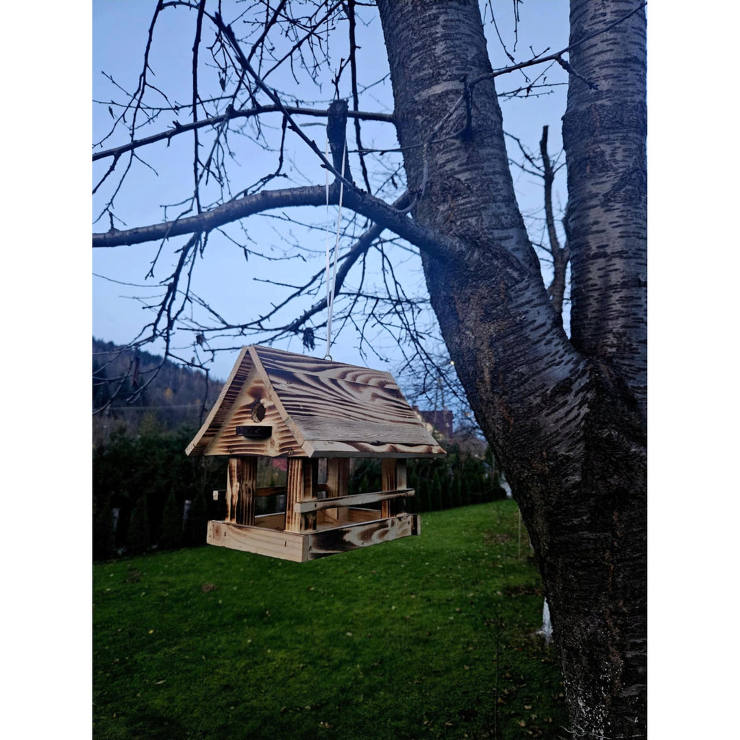 Woodok Vogelfutterhaus, Holz, gebrannt, Aufhängehaken + Vogelfutter 1kg