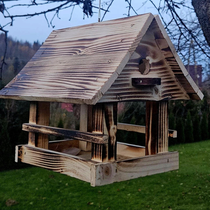 Woodok Vogelfutterhaus, Holz, gebrannt, Aufhängehaken + Vogelfutter 1kg