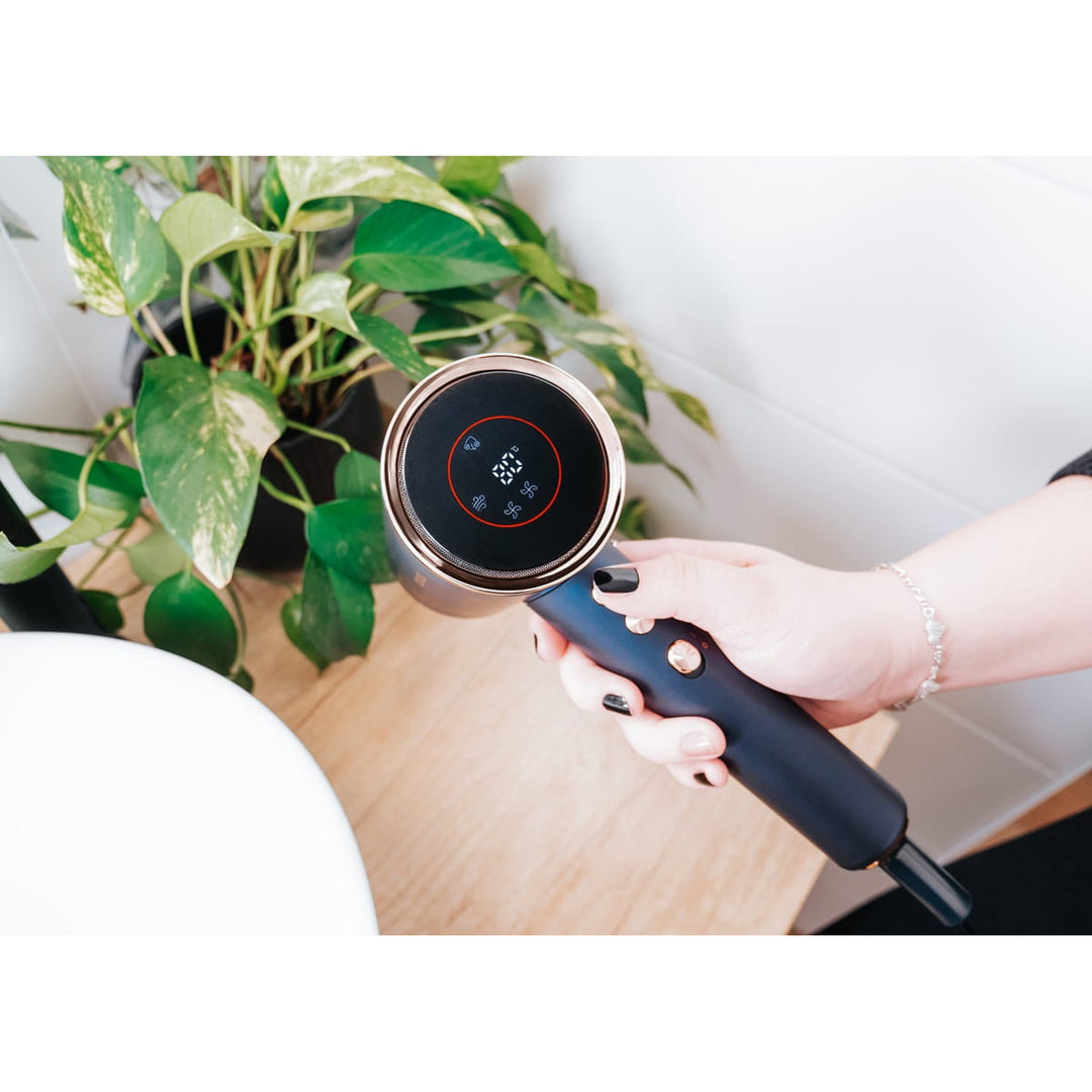 Concept ProfiCare Haartrockner, BLDC-Motor, magnetische Aufsätze, Öltherapie-Funktion, Kindermodus, Kaltluftfunktion, VV8100