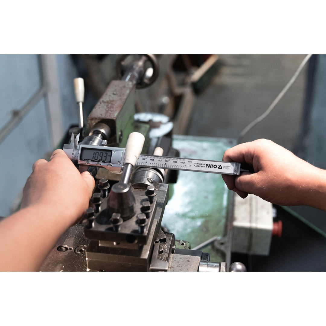 Elektronischer Messschieber Yato, aus Edelstahl, Genauigkeit 0,02 mm, Messbereich 0-150 mm, Skala angepasst an das metrische und Zollsystem, YT-7201