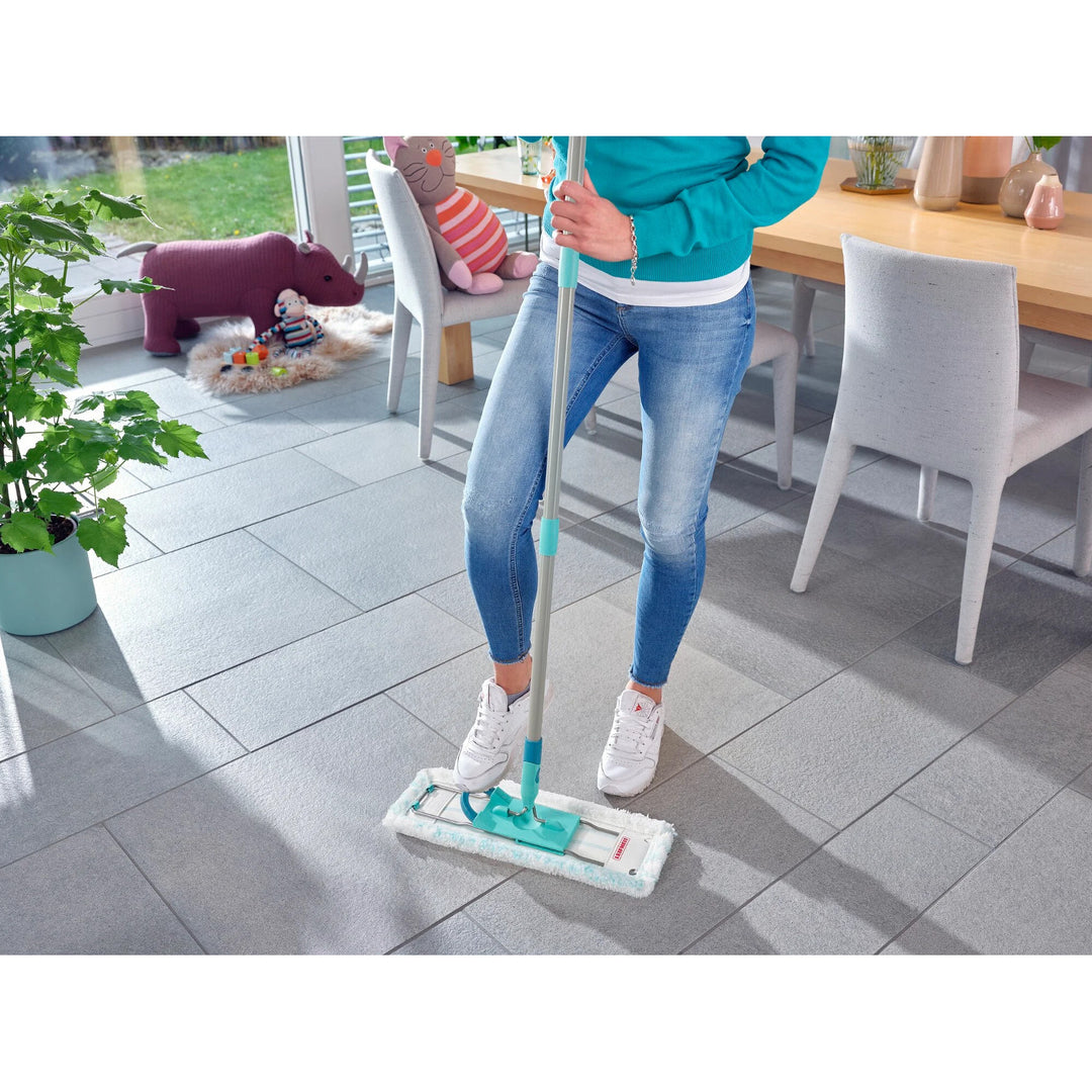 Leifheit Profi-Set, Mopp und Eimer auf Rollen, Auswringen mit dem Fuß, einfaches Entleeren, Fassungsvermögen 8 l, Micro-Duo-Bezug, 55096
