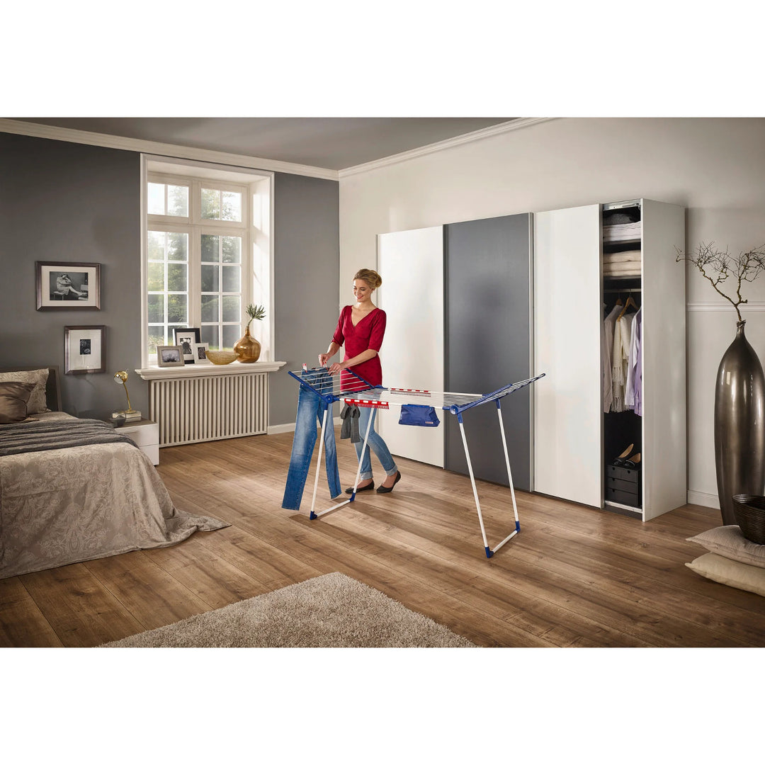 Pegasus 180 Solid Plus Wäscheständer von Leifheit, Leinenlänge 18 m, stabile parallele Standbeine, wetterfest, 2 Wäscheklammern, 81510