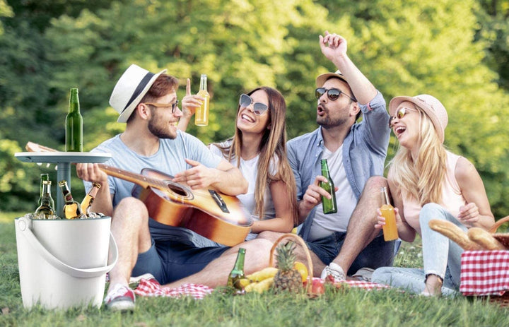 Cooler Kühltisch, ideal für Partys und Grillabende Curver Outdoor Tisch Kühlbox cool bar weiß und blau