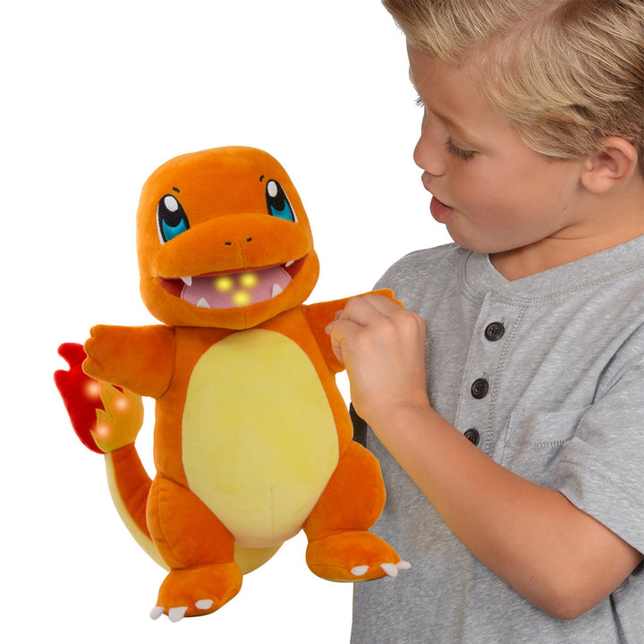 Feuerpokemon Chamande mit Geräuschen und Beleuchtung