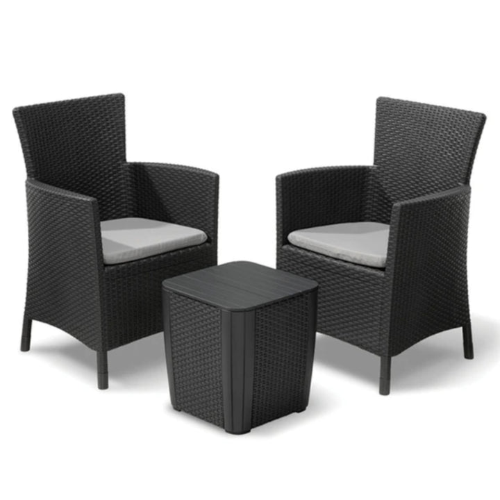 Keter Iowa 223929 Gartenmöbel-Set in Anthrazit, 2 Sessel + 1 Beistelltischhocker mit Aufbewahrung, Kissen im Set enthalten