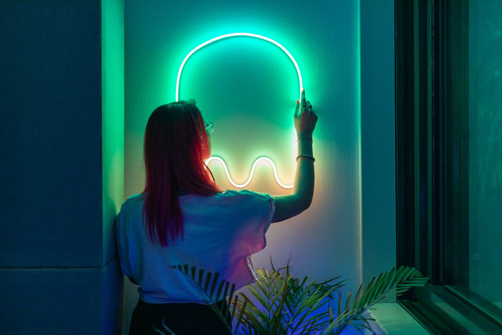 Allocacoc TWFL200STW-WEU LED-RGB-Schlauchleuchte Flexibel Alexa Google Wi-Fi Bluetooth Twinkly Music 2m