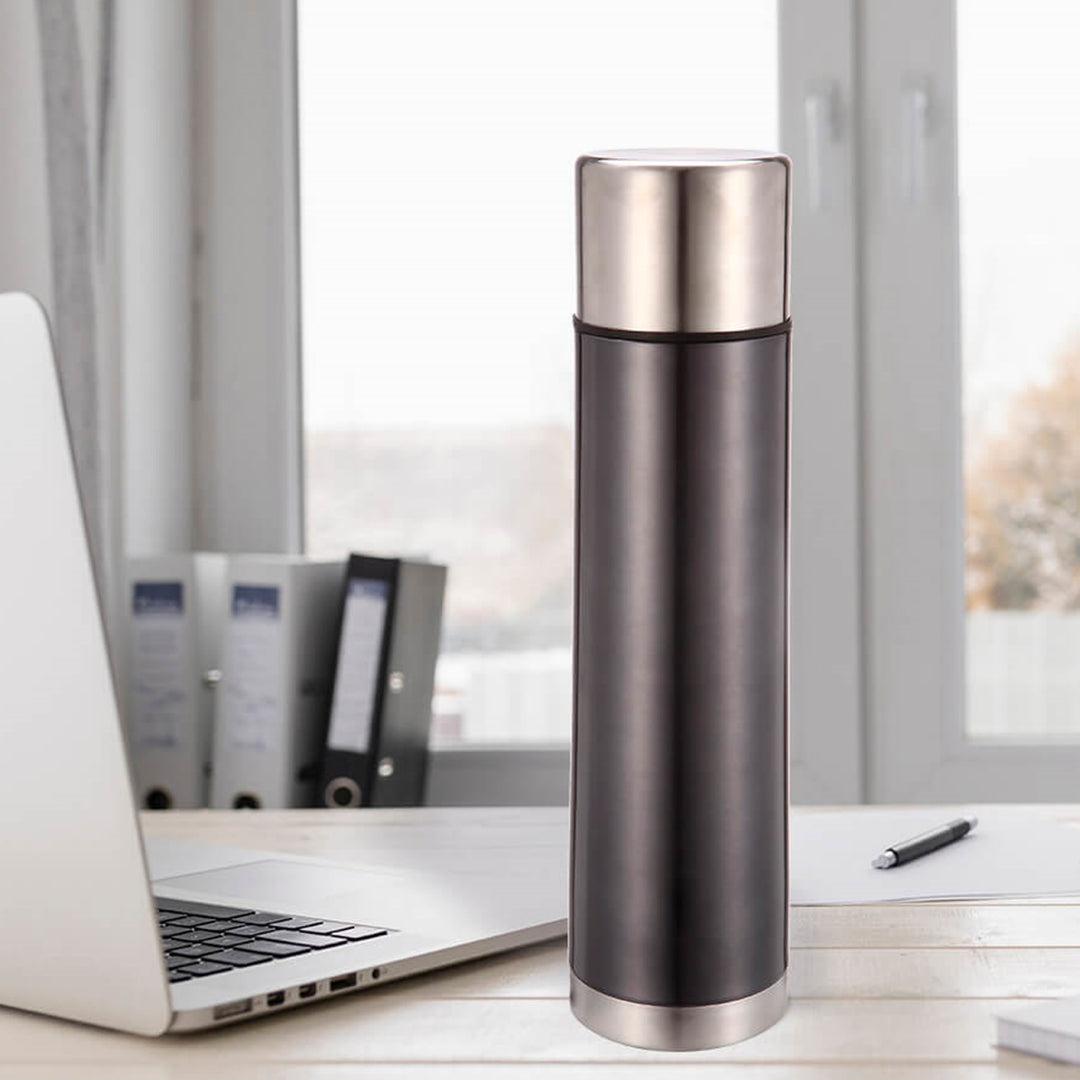 Thermoskanne aus Edelstahl 750ml Isolierflasche mit 200ml Trinkbecher für Warm- oder Kaltgetränke (Graphit)