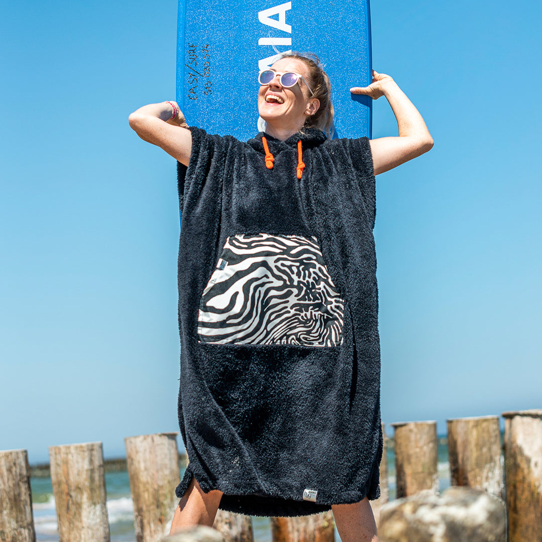 Hug Buddy Surf Poncho Handtuch Ideal für Schwimmen und Strand Badetuch Handtuch Kapuzenbadetuch (Schwarz, Zebra)