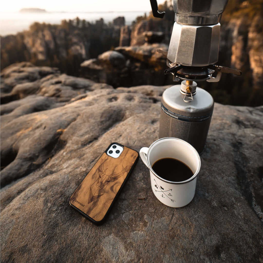 HOLZETUI IPHONE 13 PRO HIRSCH IMBUIA HOHE QUALITÄT