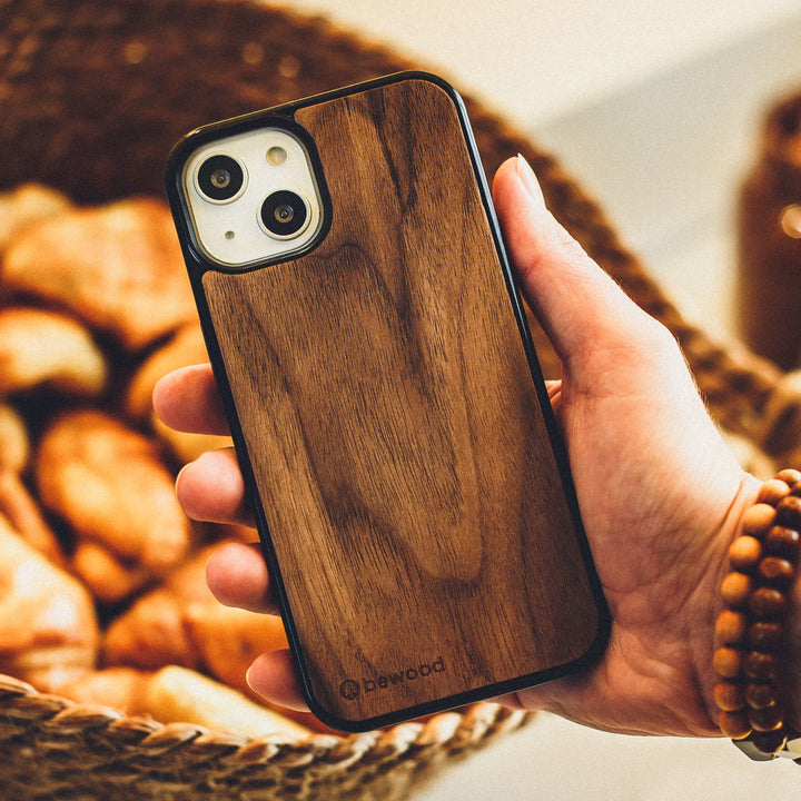 HOLZETUI IPHONE 13 AMERIKANISCHER NUSSBAUM HOHE QUALITÄT