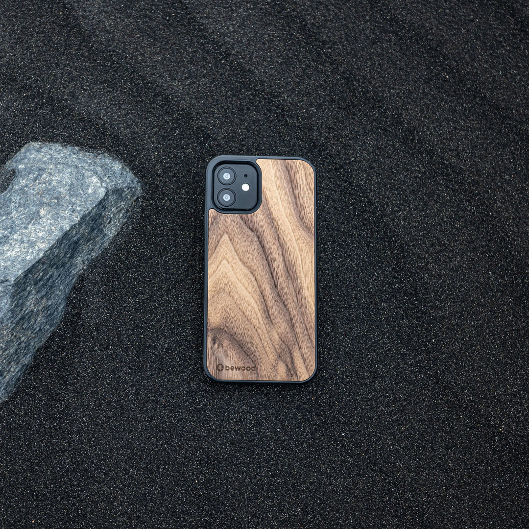 HOLZETUI IPHONE 13 PRO AMERIKANISCHER NUSSBAUM HOHE QUALITÄT