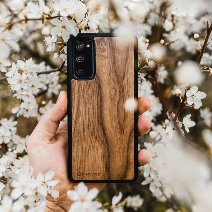 HOLZETUI IPHONE 13 MINI AMERIKANISCHER NUSSBAUM HOHE QUALITÄT