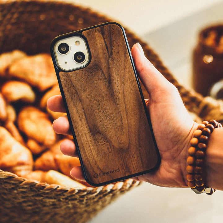 HOLZETUI IPHONE 13 MINI AMERIKANISCHER NUSSBAUM HOHE QUALITÄT