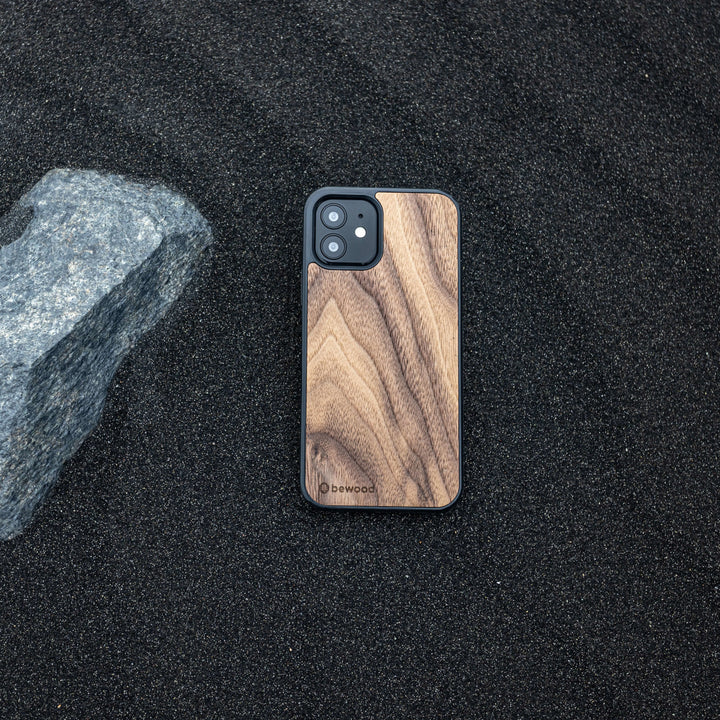 HOLZETUI IPHONE 13 MINI AMERIKANISCHER NUSSBAUM HOHE QUALITÄT