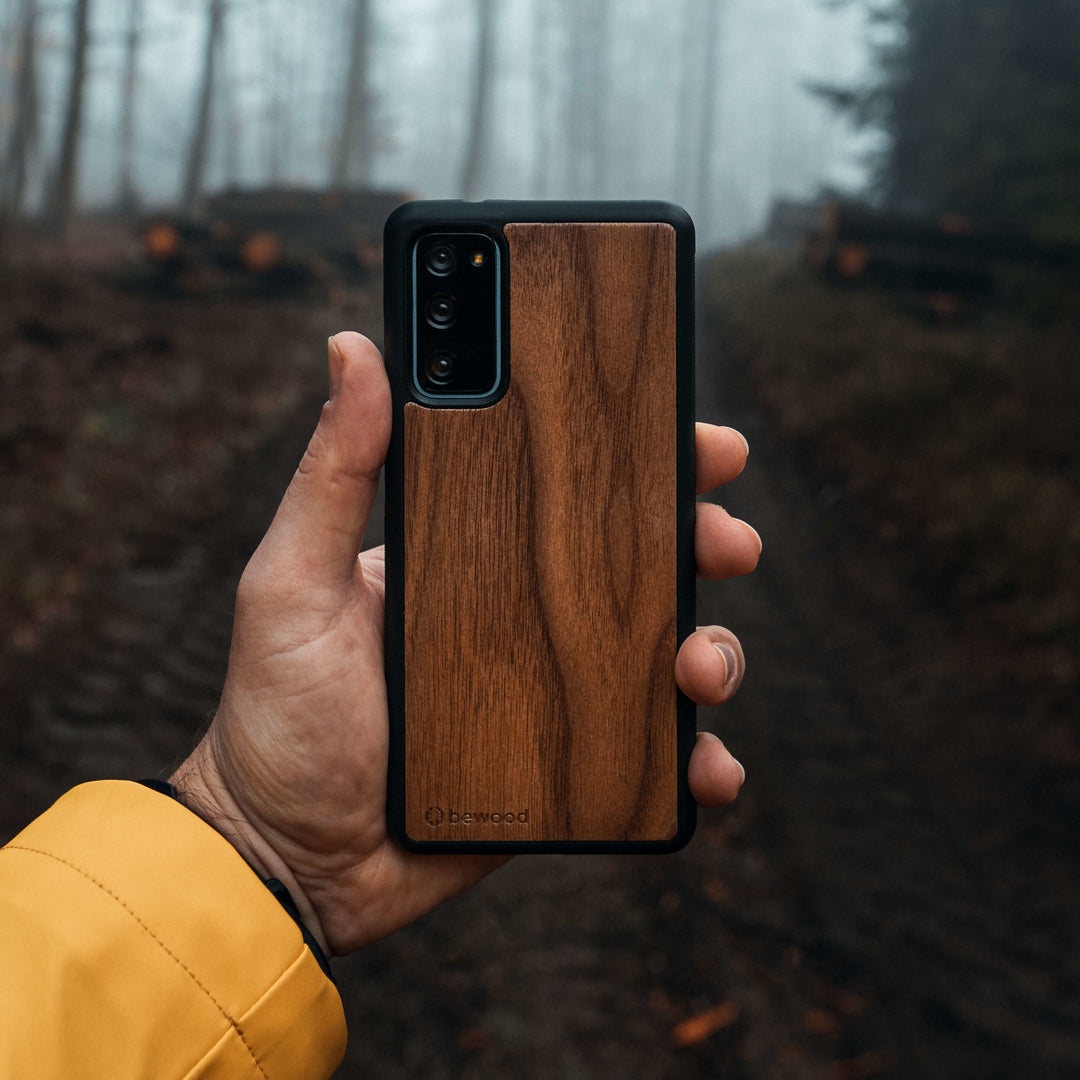 HOLZETUI IPHONE 12 MINI AMERIKANISCHER WALNUSSBAUM HOHE QUALITÄT