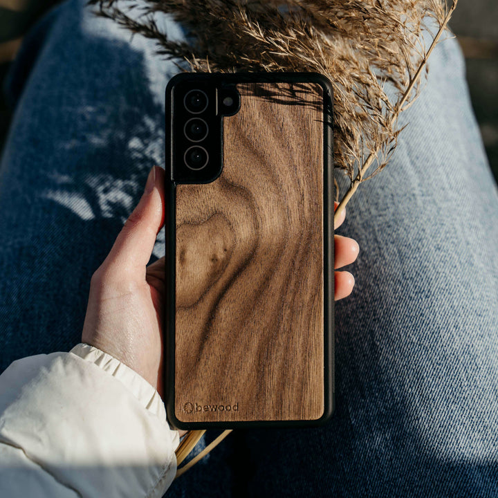 HOLZETUI IPHONE 12 MINI AMERIKANISCHER WALNUSSBAUM HOHE QUALITÄT