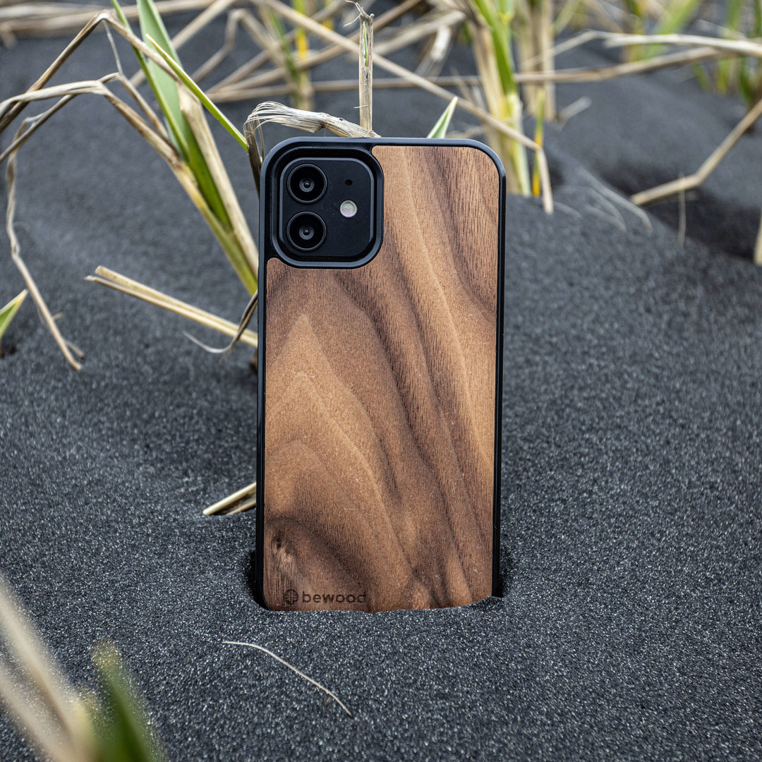 HOLZETUI IPHONE 12 / 12 PRO AMERIKANISCHER WALNUSS
