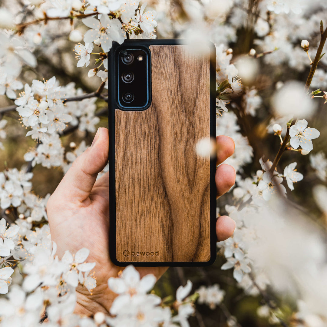HOLZETUI IPHONE 12 PRO MAX AMERIKANISCHER WALNUSS