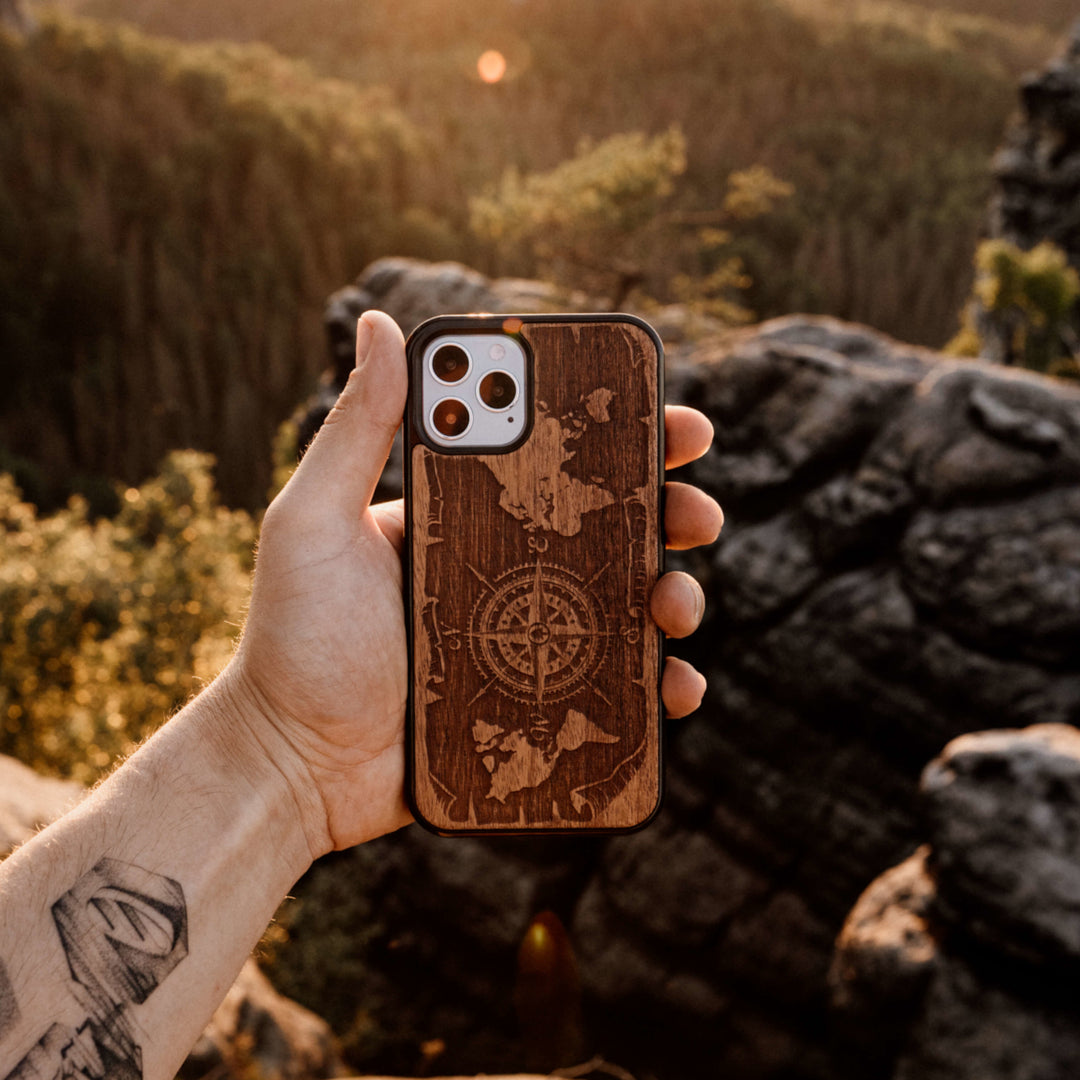 HOLZETUI IPHONE 12 PRO MAX WIND ROSE MERBAU