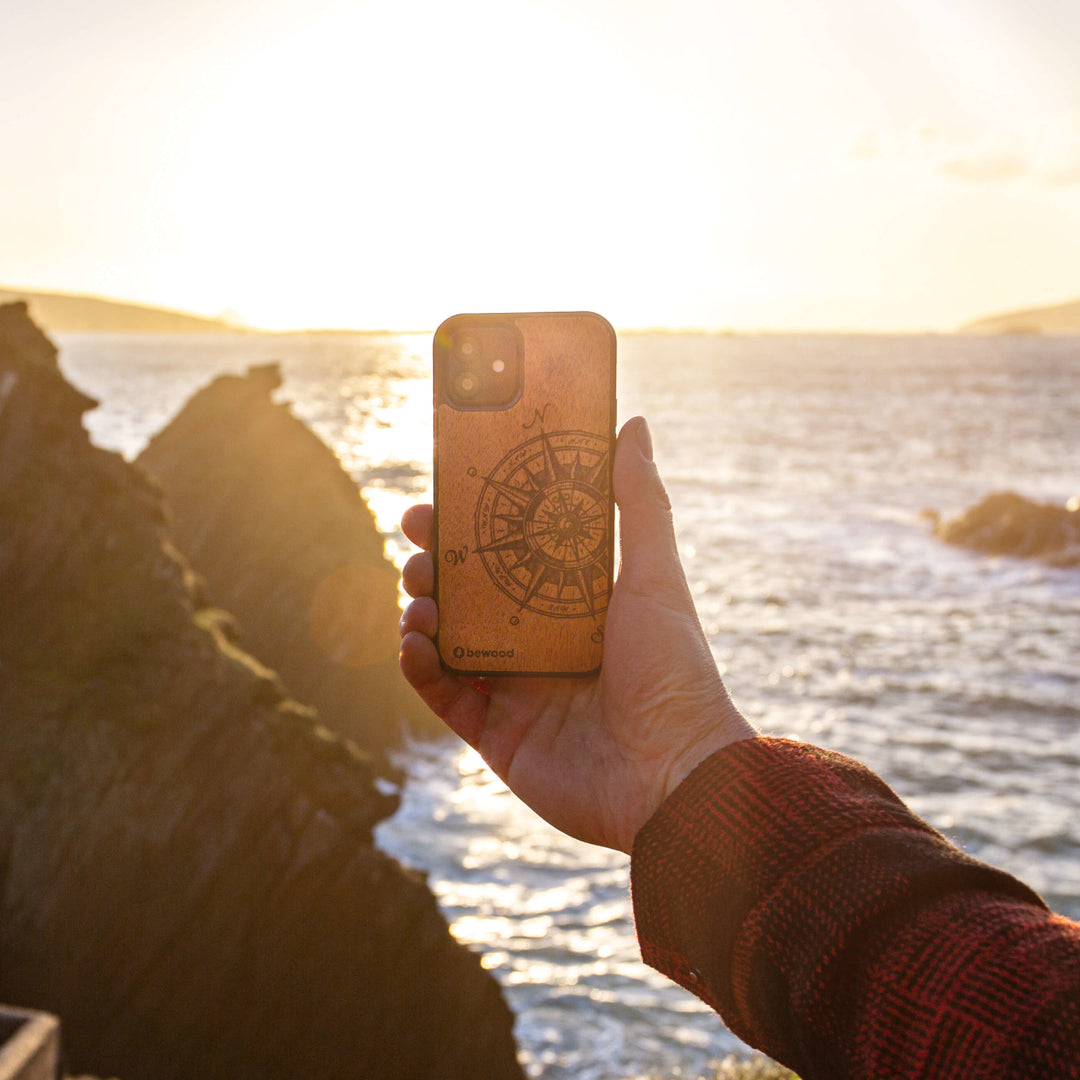 HOLZETUI IPHONE 12 MINI TRAVELER MERBAU HOHE QUALITÄT