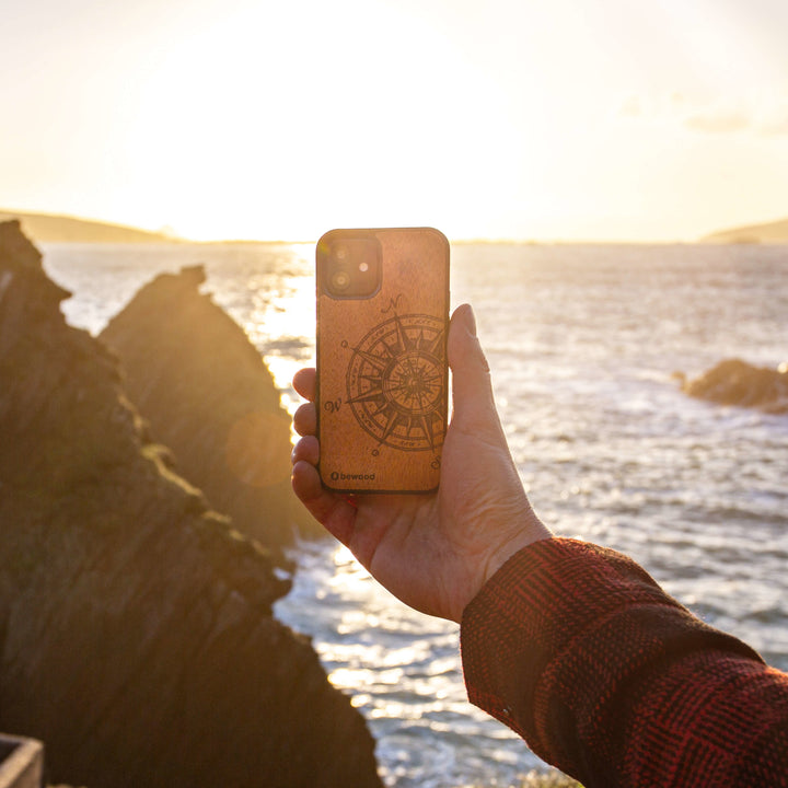 HOLZETUI IPHONE 12 MINI TRAVELER MERBAU HOHE QUALITÄT