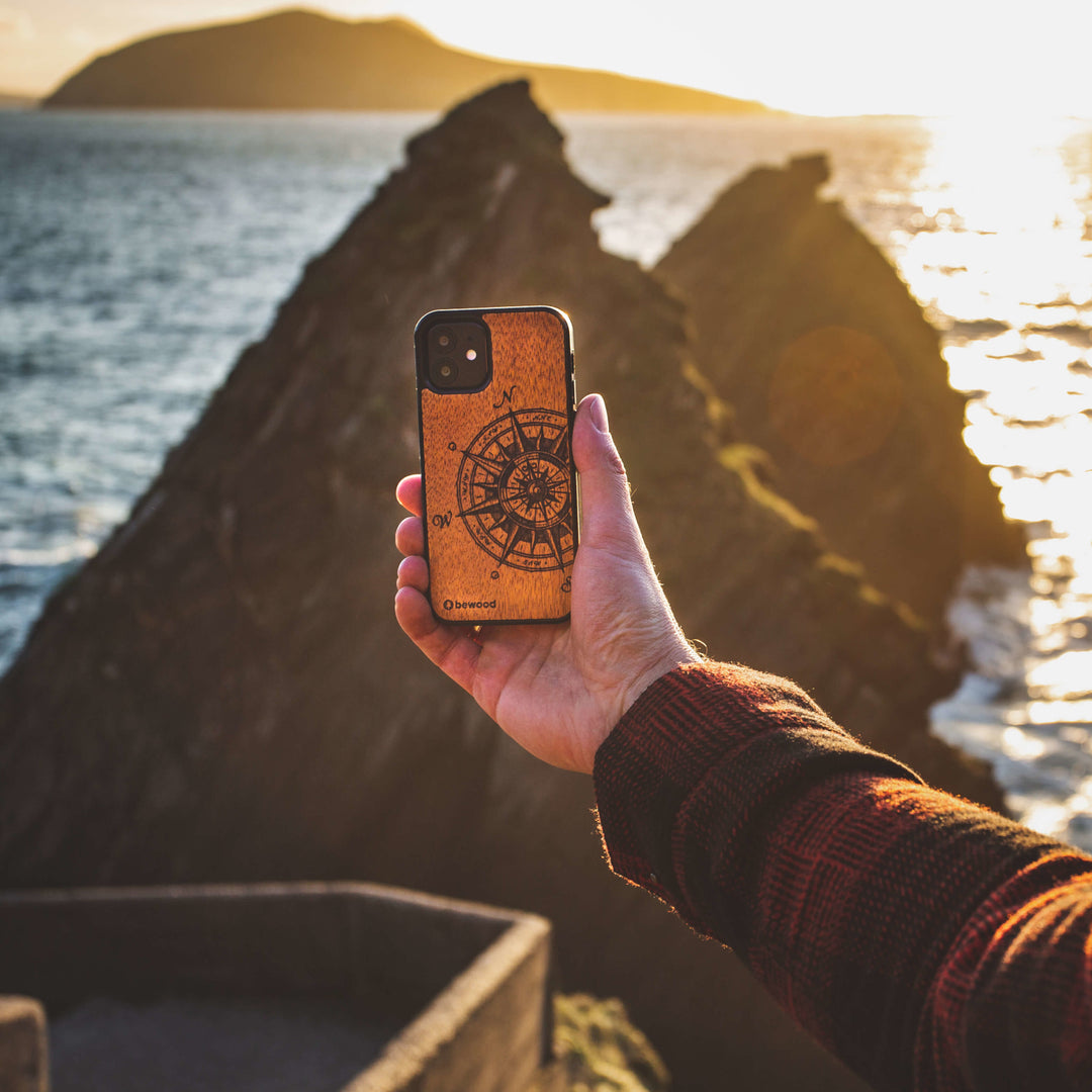 HOLZETUI IPHONE 12 PRO MAX TRAVELER MERBAU HOHE QUALITÄT