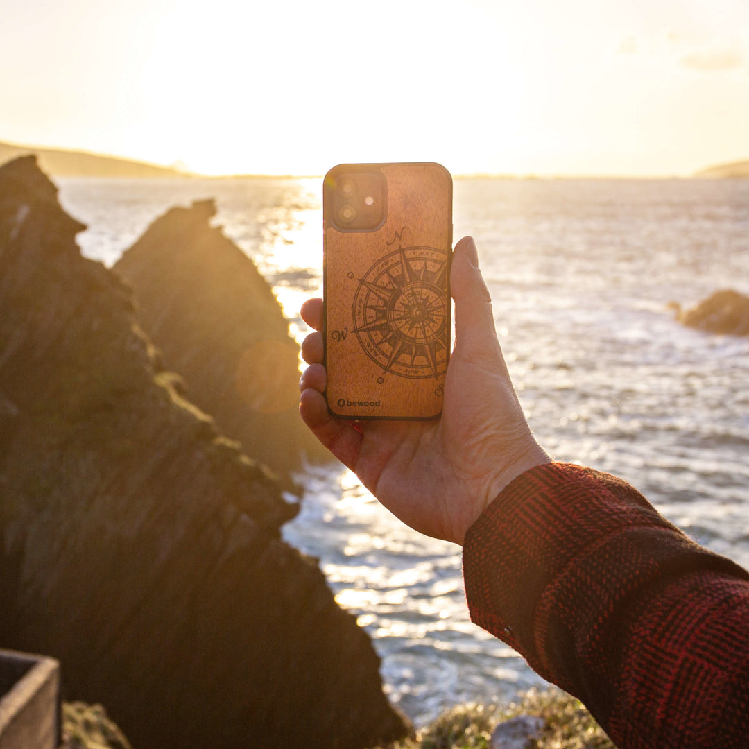 HOLZETUI IPHONE 12 PRO MAX TRAVELER MERBAU HOHE QUALITÄT