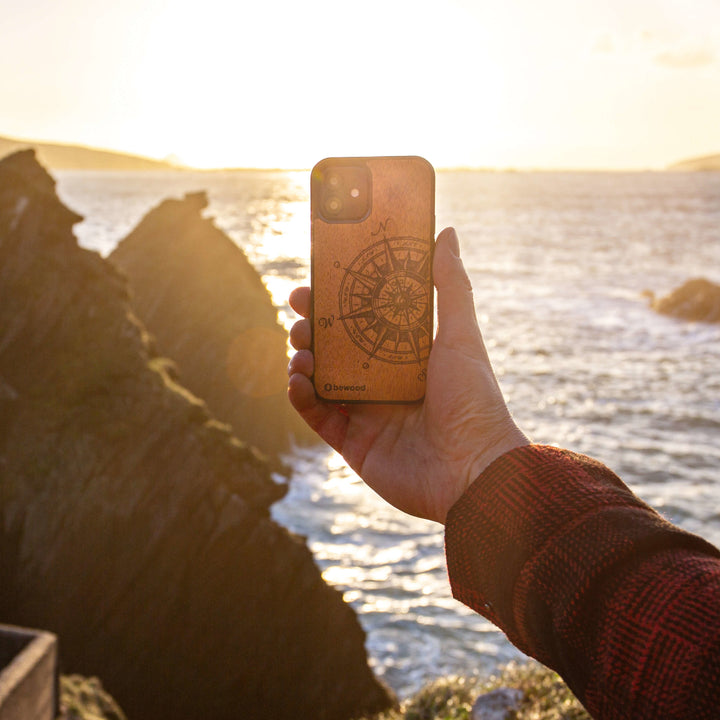 HOLZETUI IPHONE 12 PRO MAX TRAVELER MERBAU HOHE QUALITÄT