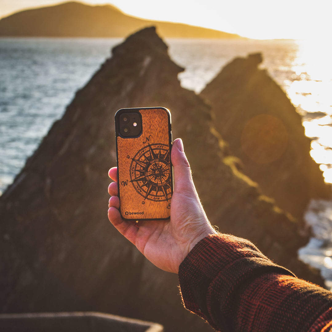 HOLZETUI IPHONE 13 MINI TRAVELER MERBAU HOHE QUALITÄT
