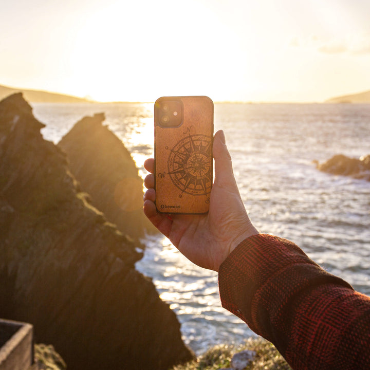 HOLZETUI IPHONE 13 MINI TRAVELER MERBAU HOHE QUALITÄT